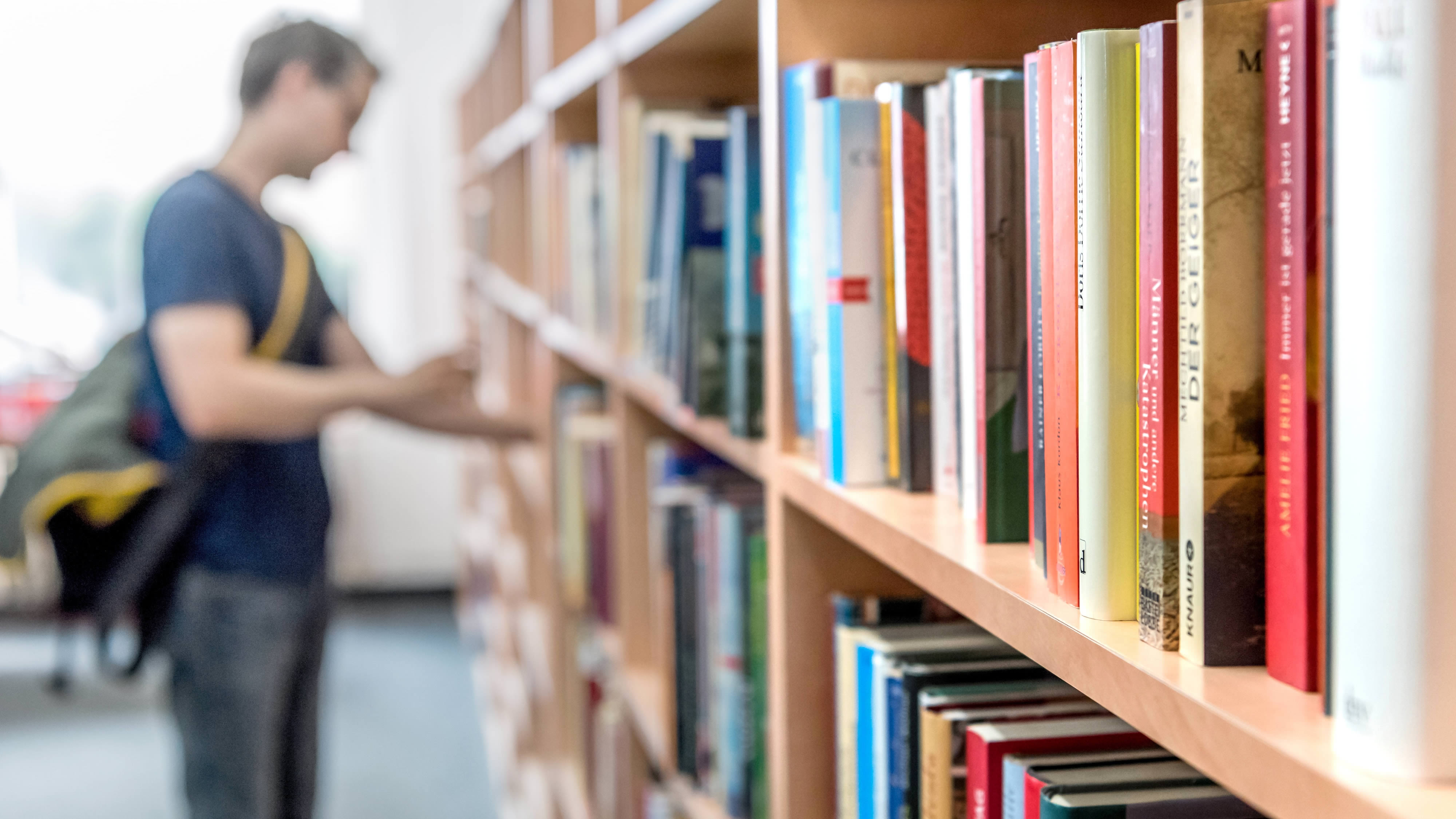 Second-Hand-Bücher beim Gebraucht-Waren-Kaufhaus Stilbruch in Hamburg